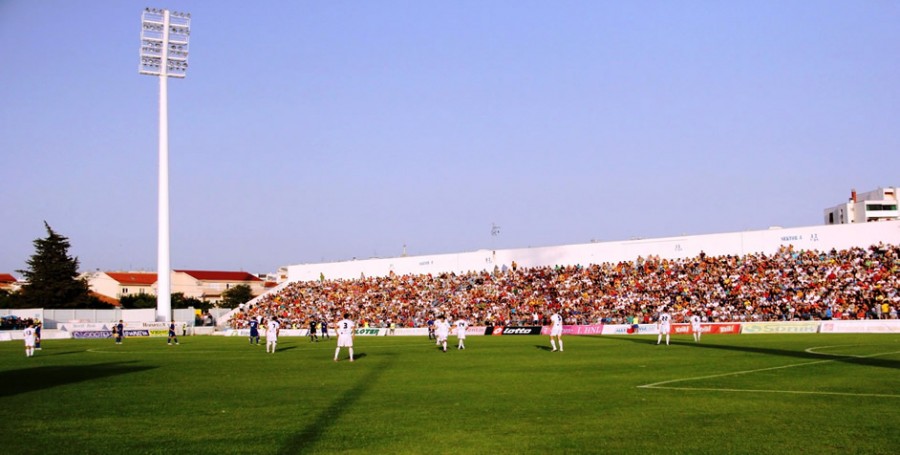 Nogometni stadion Stanovi