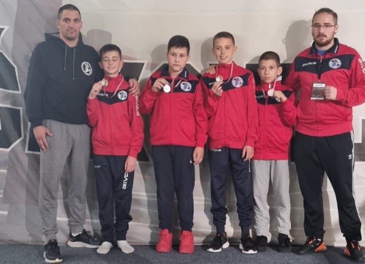BOKSAČKI KLUB BANDITS Ivan Čmelik kadetski prvak Hrvatske, srebrni David Trkulja, brončani Krešimir Mikecin i Roko Furčić