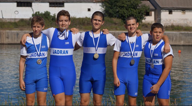 Osam medalja veslača Jadrana na 2. Regati mini Kupa u Metkoviću