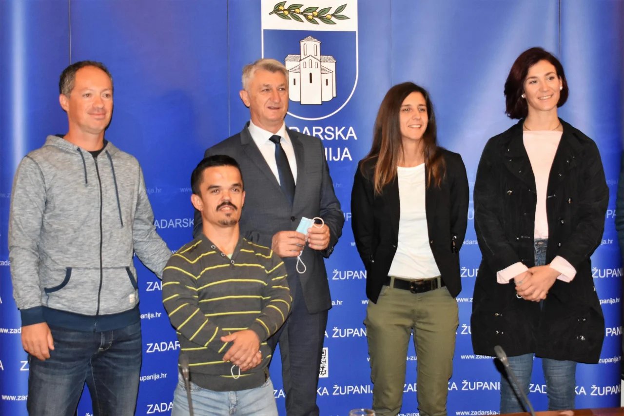 Župan Longin primio srebrne jediličarke i atletičara Gašpara: Hvala vam što svojim sportskim uspjesima promovirate Zadar i Zadarsku županiju u svijetu