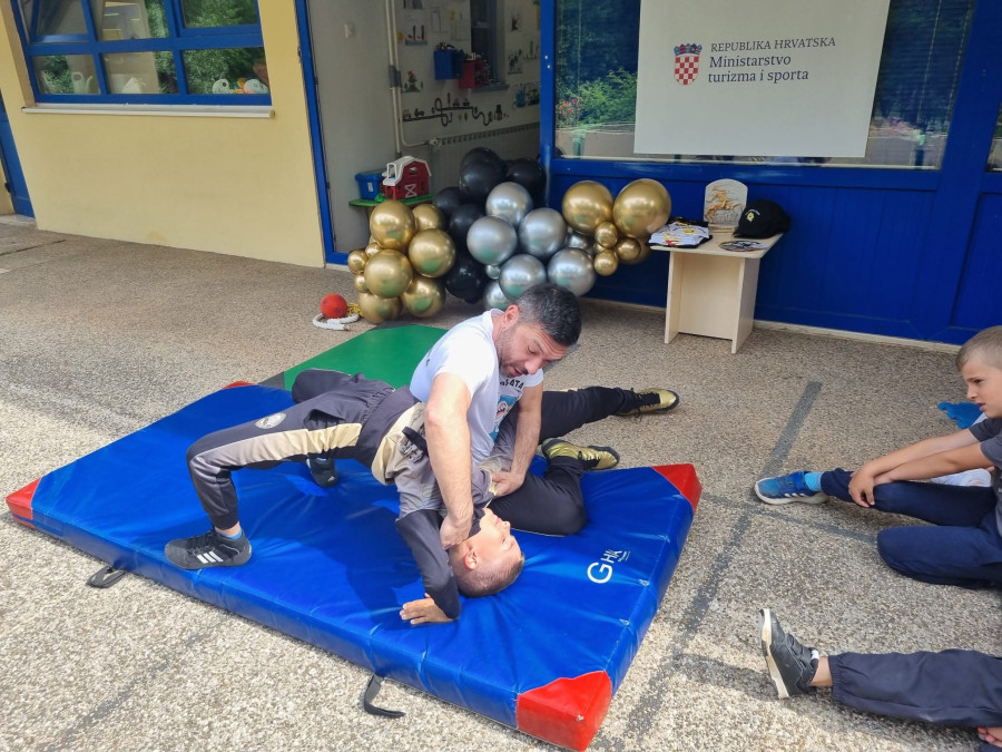 HRVANJE – Ogledni sat u DV Radost