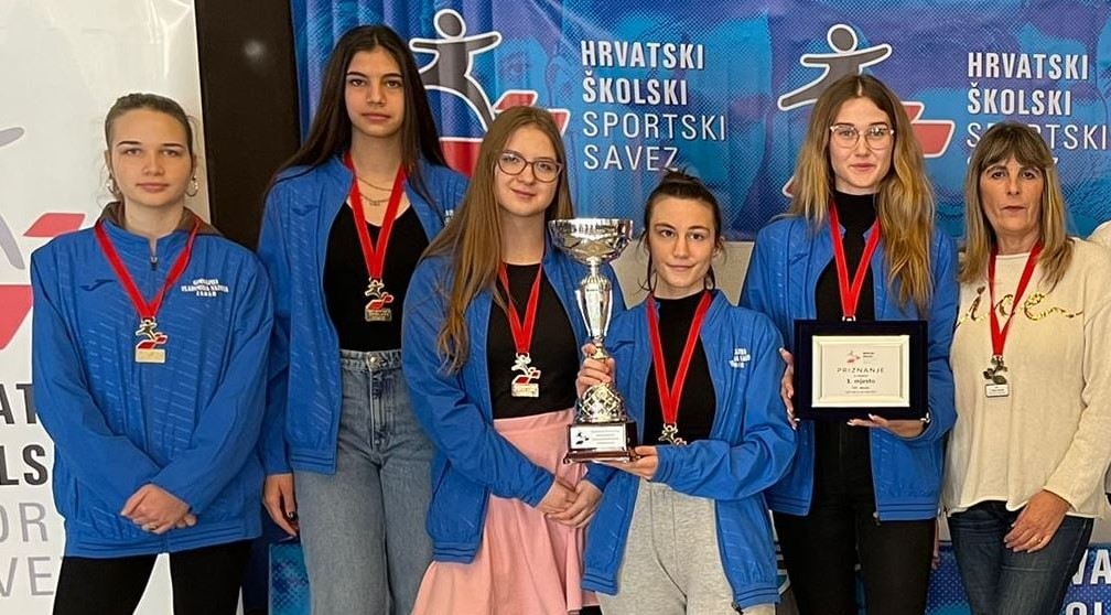 Učenice Gimnazije Vladimira Nazora iz Zadra okrunile se naslovom državnih prvakinja u šahu!