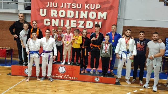 JU JITSU KLUB ZADAR Šest zlatnih, četiri srebrne i četiri brončane medalje u Vinkovcima