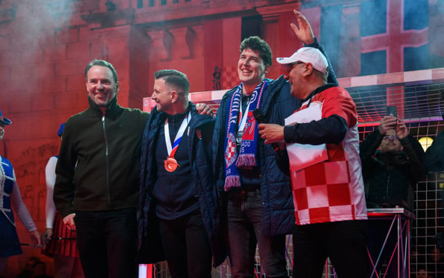 DOČEK – Na Narodnom trgu srebrni rukometaši