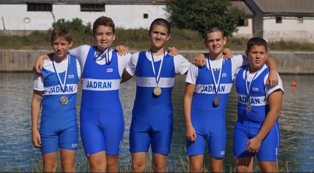 Osam medalja veslača Jadrana na 2. Regati mini Kupa u Metkoviću