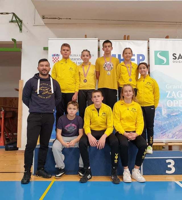 Zadarski hrvači i hrvačice uspješni na Peščenici! Lovre Strika, Emanuela Rados i Marcela Šumski rasturili konkurenciju na natjecanju