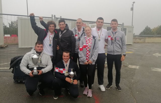 Hrvatska na pogon ŠRD Zubatac, Pavle Kostić, Luka Gredičak, Antonio Franić i Martin Ćurko do ekipnog zlata na SP U Piranu za uzrast do 21 godine