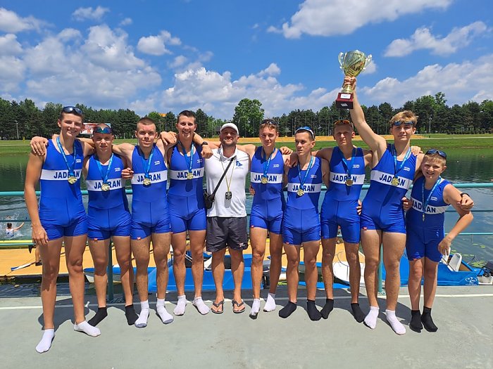 Mlađi juniori i juniori VK Jadran državni prvaci u osmercu!