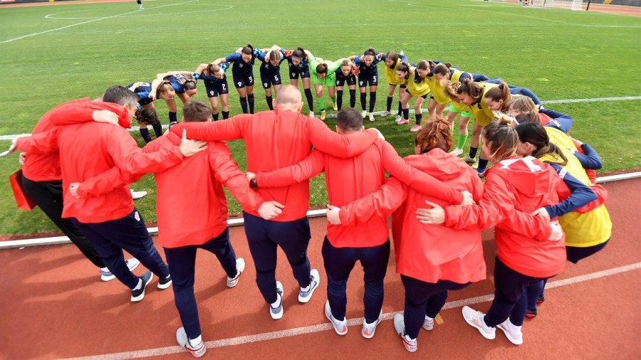 NOGOMET – Lori, Esma i Karla u kampu HNS-a